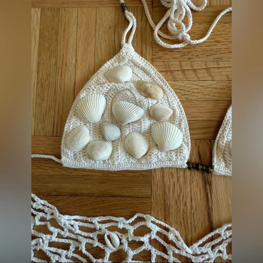 Crocheted Seashell Bikini & Mermaid Wrap - Picture 6 of 6